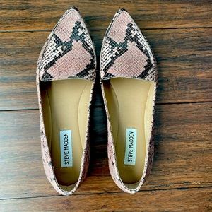 STEVE MADDEN Studded Feather Flat Size 8.5